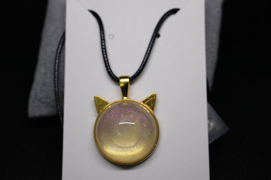 Elegant Cat Head Pendant Necklace with Iridescent Stone