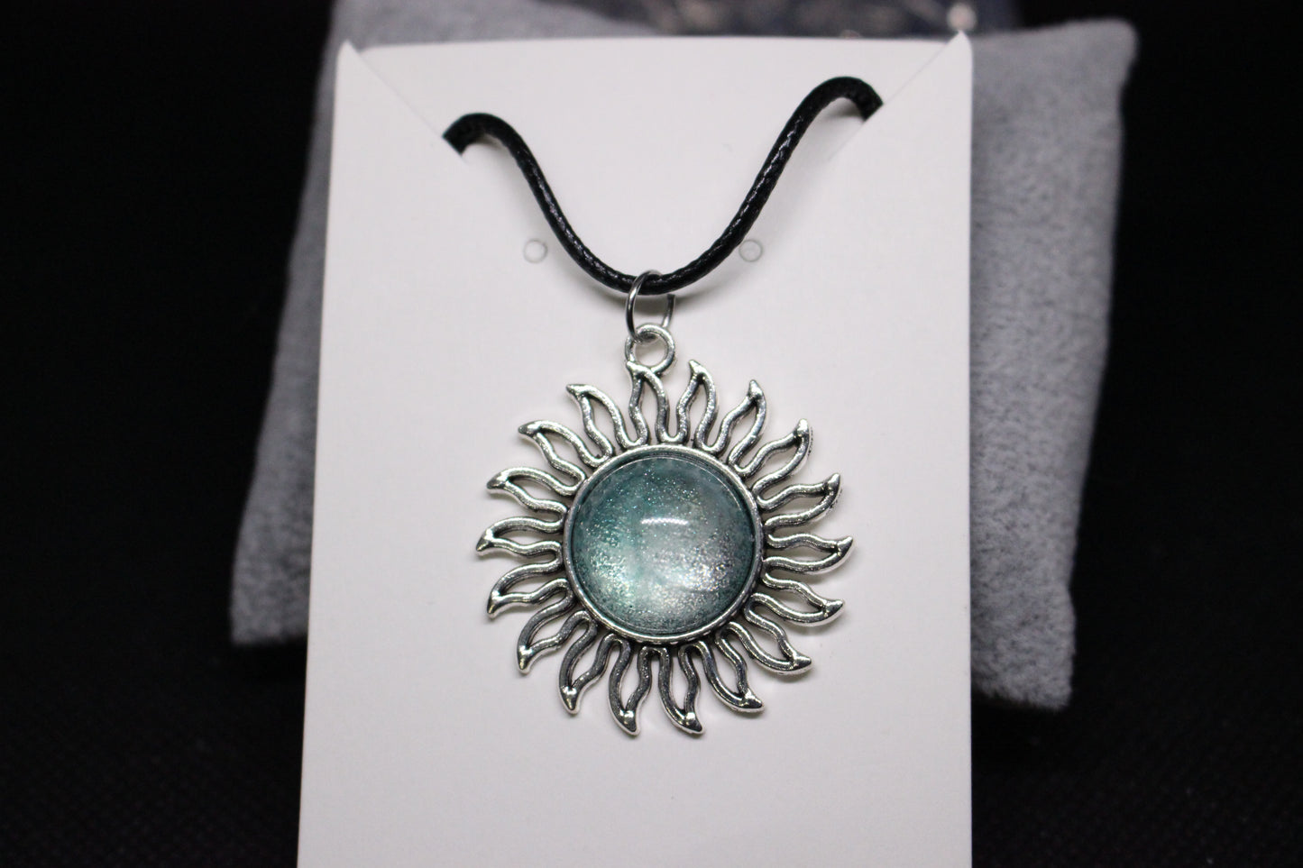 Blue Sunburst Resin Pendant Necklace for Elegant Style