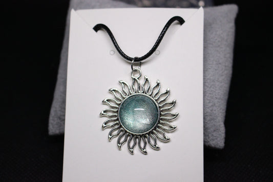 Blue Sunburst Resin Pendant Necklace for Elegant Style