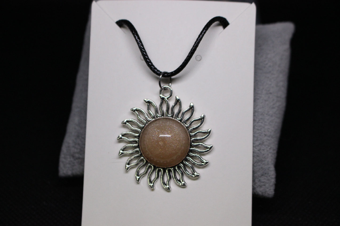 Peach Sunburst Resin Pendant Necklace for Stylish Elegance