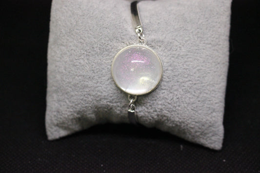 Stylish Silver Resin Stone Bracelet for Elegant Looks