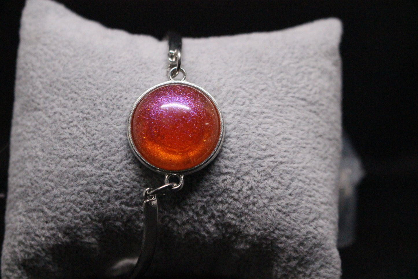 Elegant Silver Resin Stone Bracelet for Stylish Looks