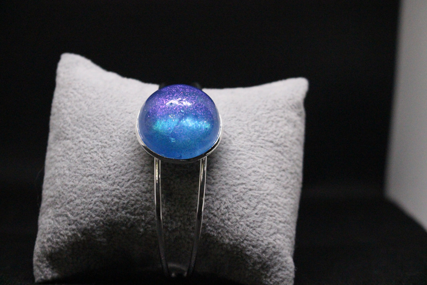Elegant Silver Resin Stone Bracelet for Stylish Accessory
