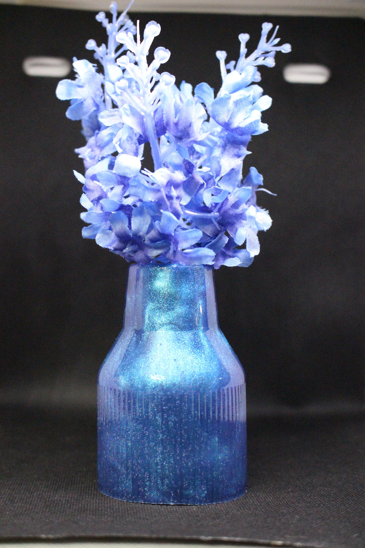 Chic Blue Resin Vase for Modern Home Décor Accent