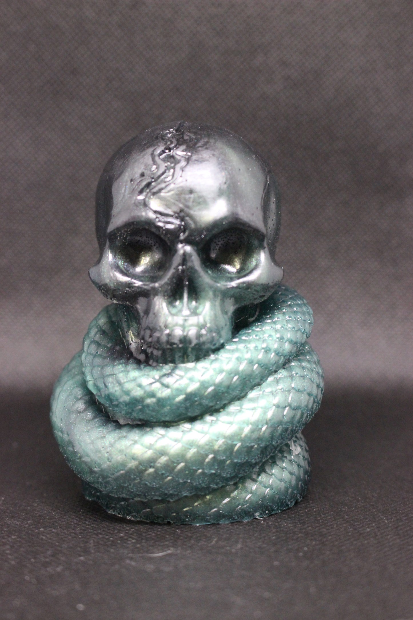 Skull and snake resin decor