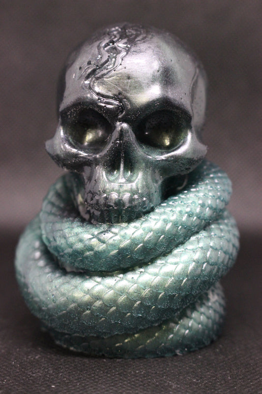 Skull And Snake Resin Decor For Unique Home Aesthetics