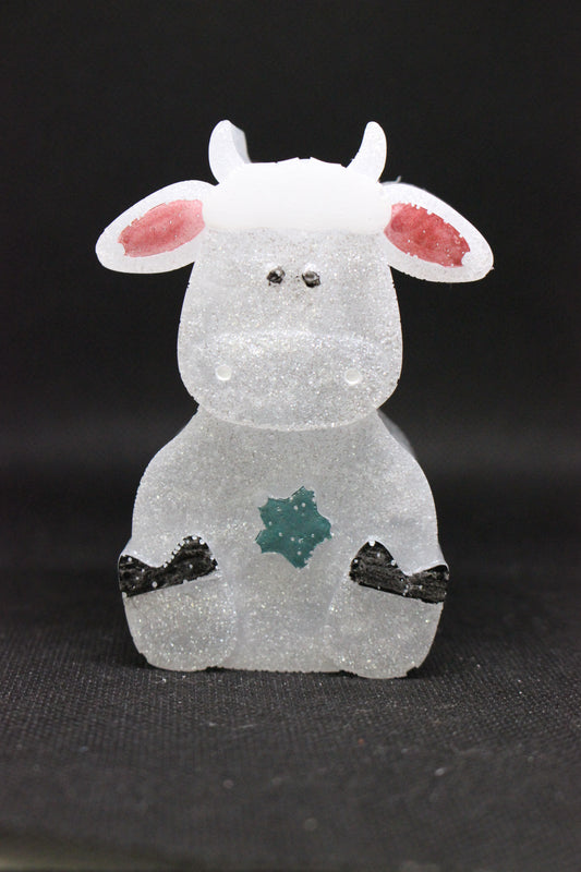 Charming Cow Resin Decor for Unique Home Accents