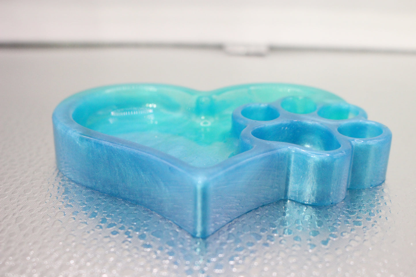 Paw & Heart Resin Trinket Tray in blue, perfect for pets and decor, adding charm to your home.