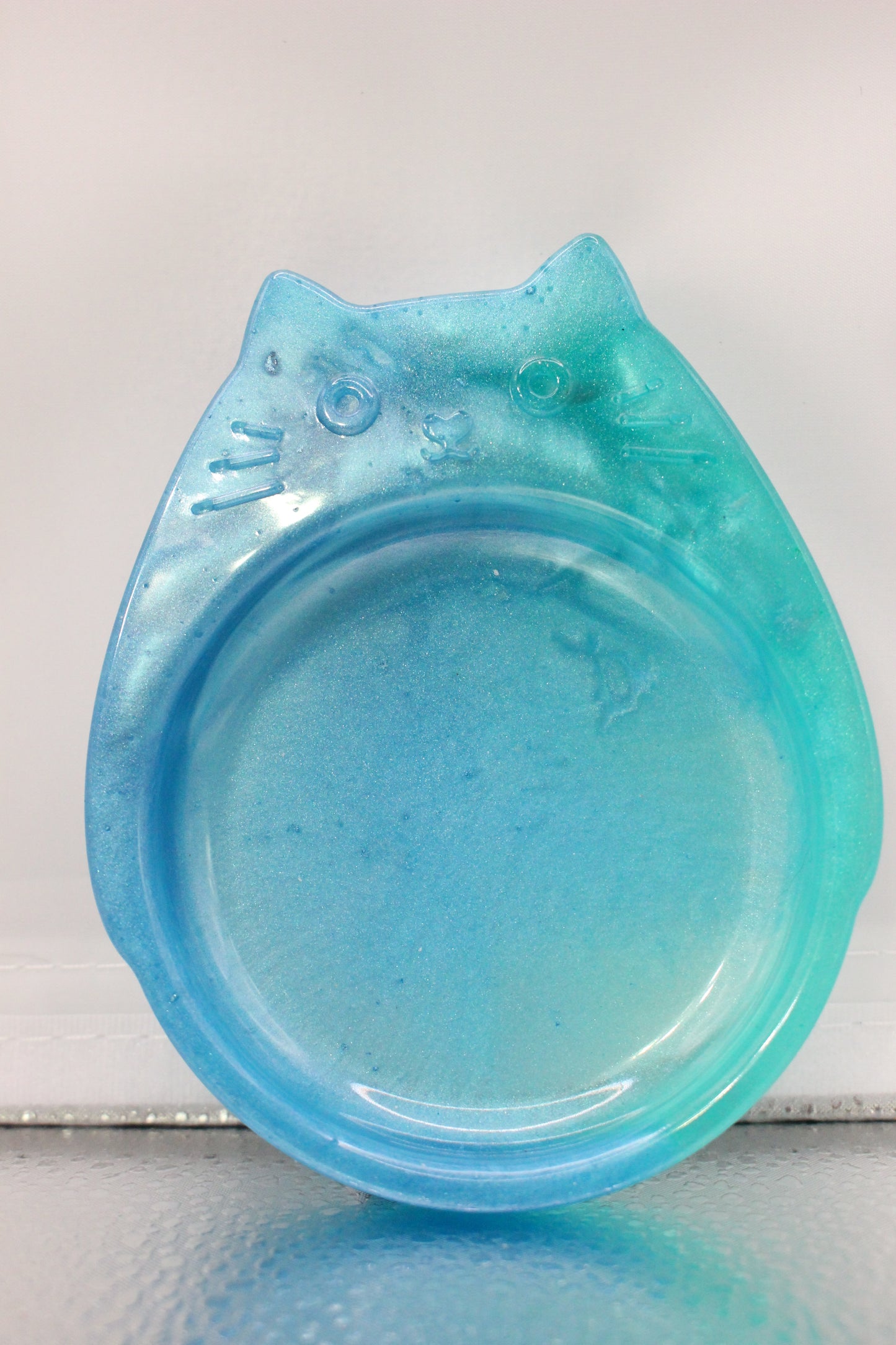 Handmade Cat Resin Trinket Tray for Stylish Organizing, perfect for storing jewelry and small valuables in style.