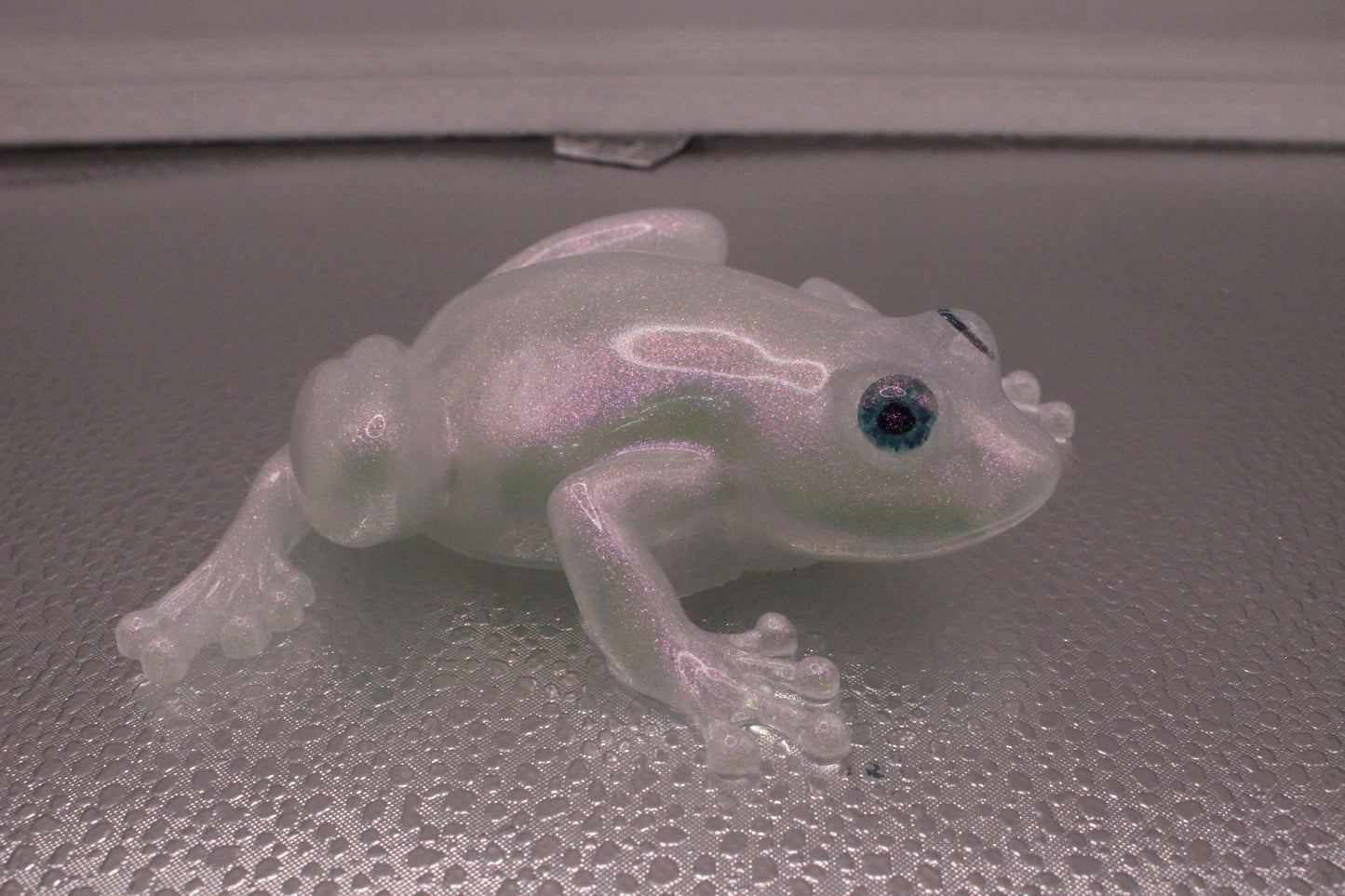 Iridescent Resin Frog Figurine Small Collectible Ornament for Home and Garden Decor