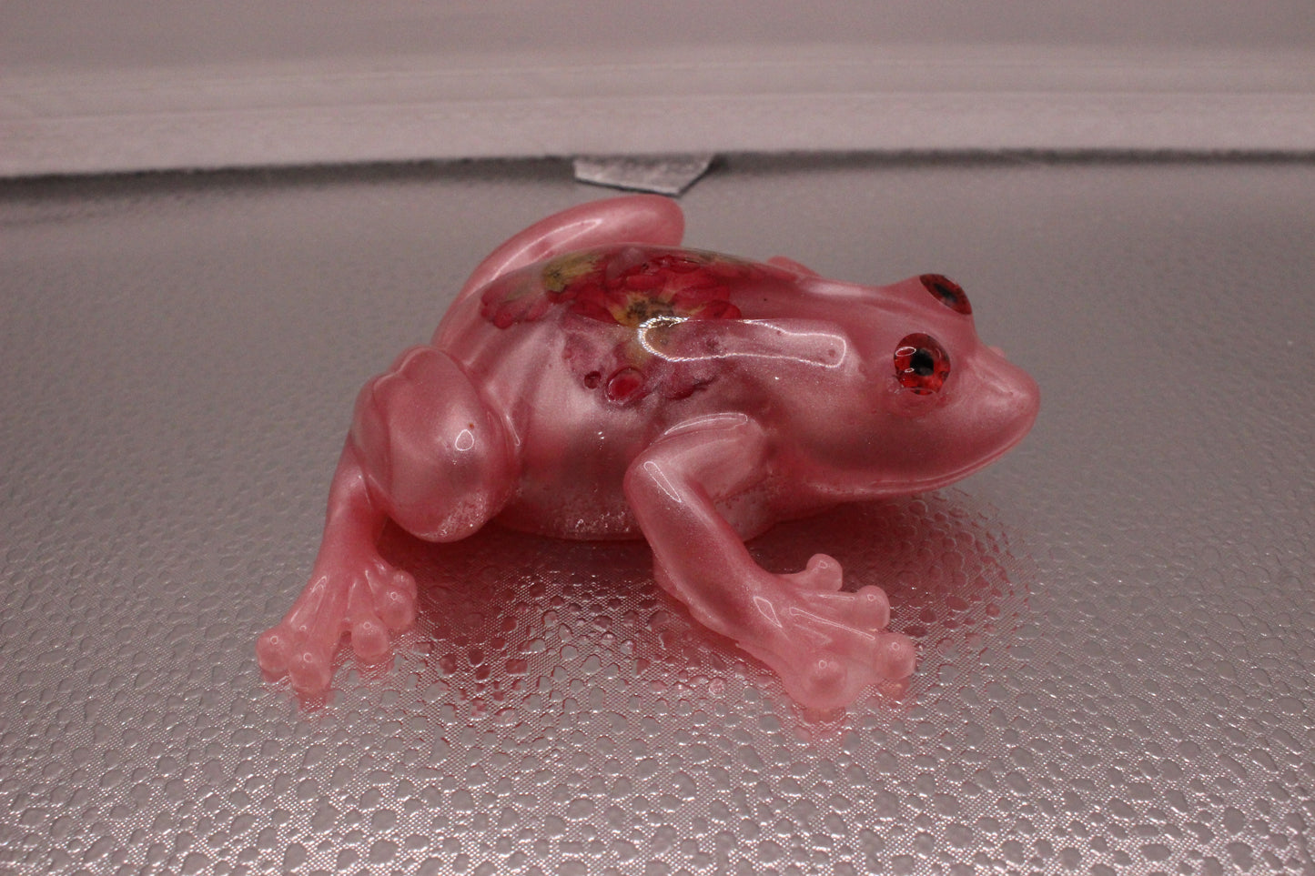 Pink Resin Frog Decorative Figurine Small Collectible Ornament
