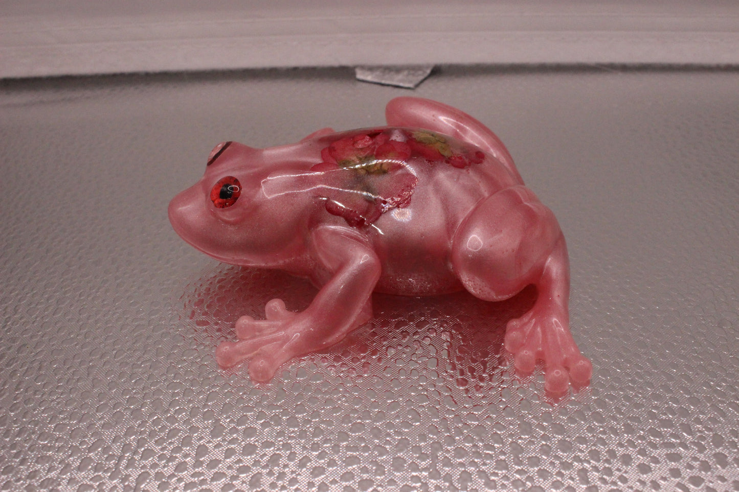 Pink Resin Frog Decorative Figurine Small Collectible Ornament
