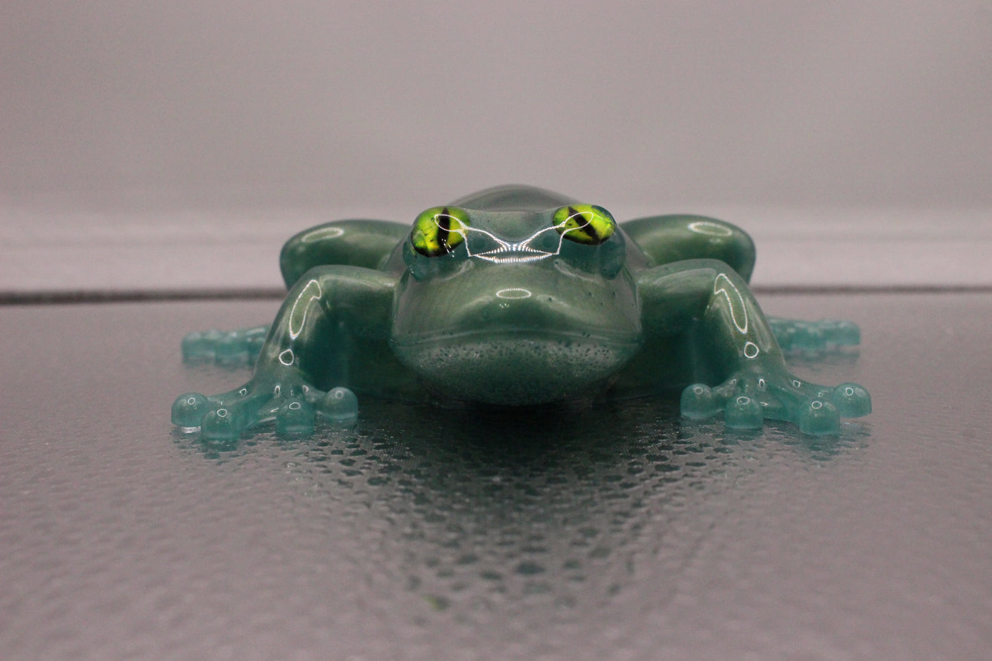 Green Resin Frog Decorative Figurine Small Collectible Ornament for Home and Garden