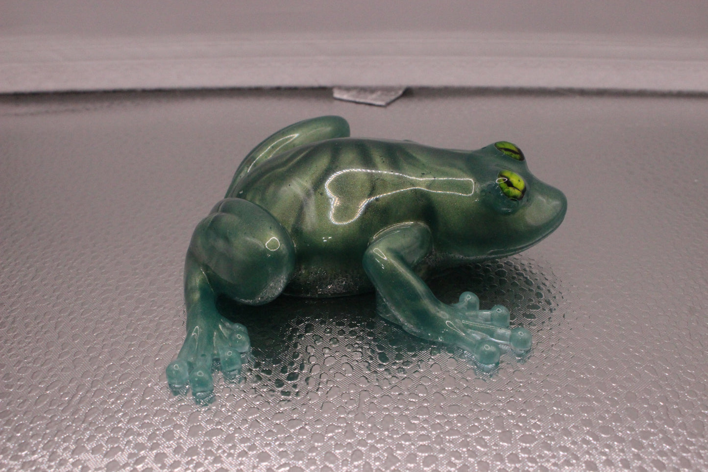 Green Resin Frog Decorative Figurine Small Collectible Ornament for Home and Garden