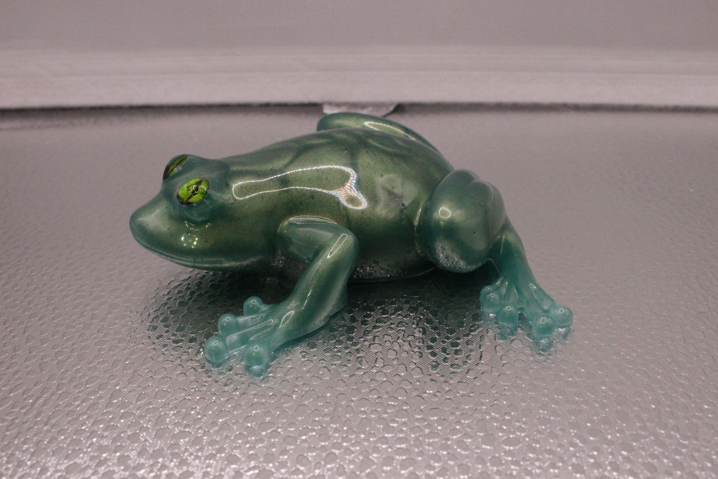 Green Resin Frog Decorative Figurine Small Collectible Ornament for Home and Garden