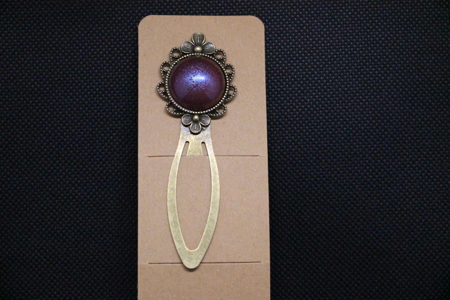 Resin / metal Bookmark (2785)