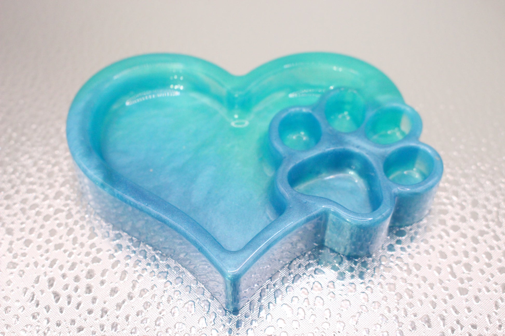 Handmade Paw & Heart Resin Trinket Tray, a charming decor piece for jewelry and keys. Perfect for pet lovers.