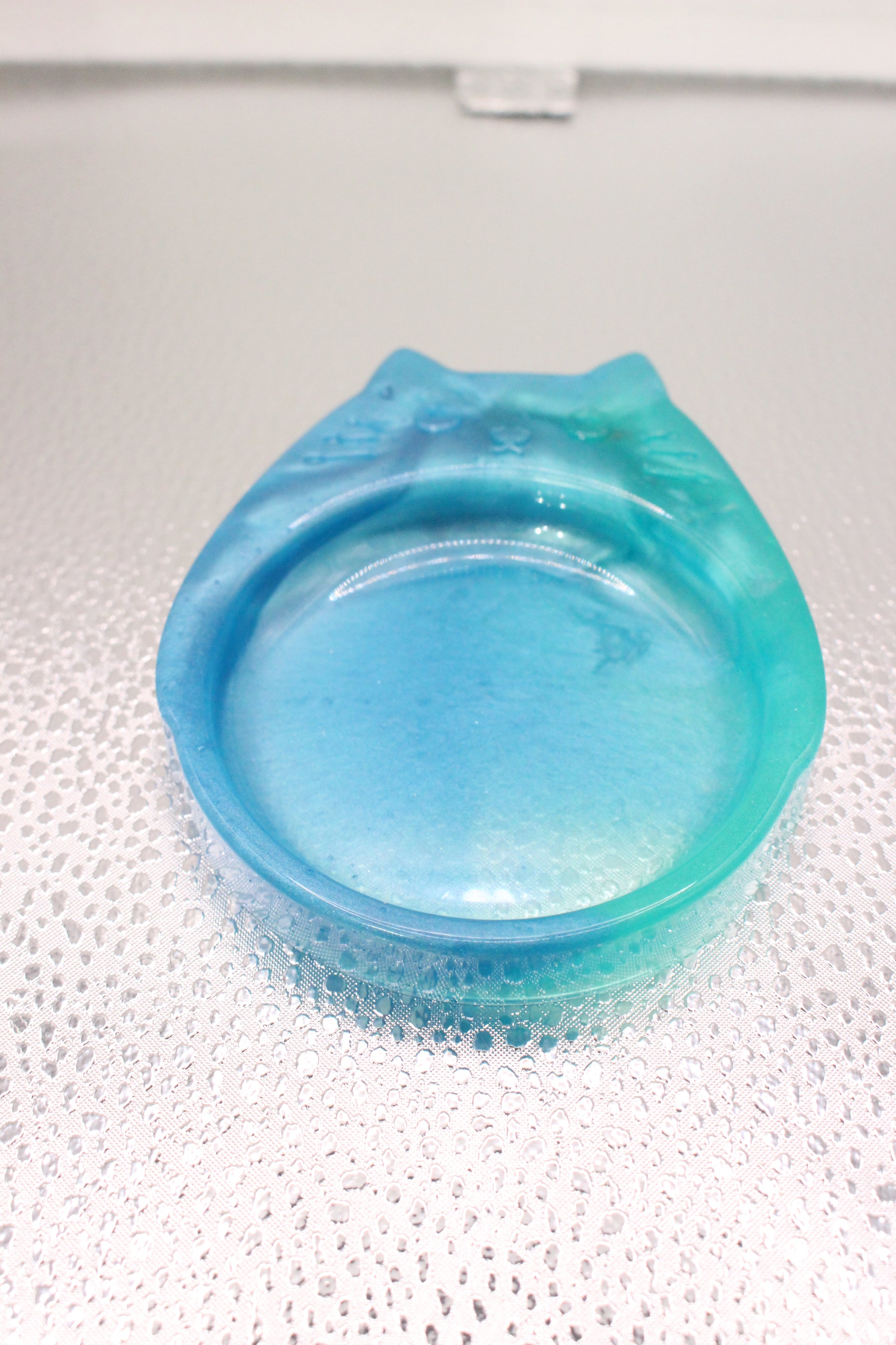 Charming Handmade Cat Resin Trinket Tray for Stylish Organizing, perfect for small valuables and cat lovers.
